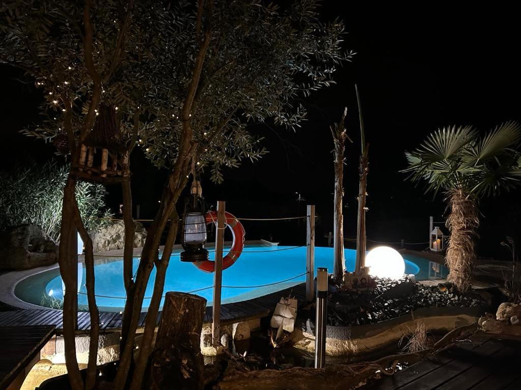 A La Marc'Quize Chambres D'Hotes, Petit Dejeuner Compris, Avec Piscine A Debordement En Exterieur, Bain Nordique A 38 Degres En Prestation Supplement Sur Reservation Horaire Anticipee 1 Place De Parking Gratuite Sur Place Mouxy Exterior foto